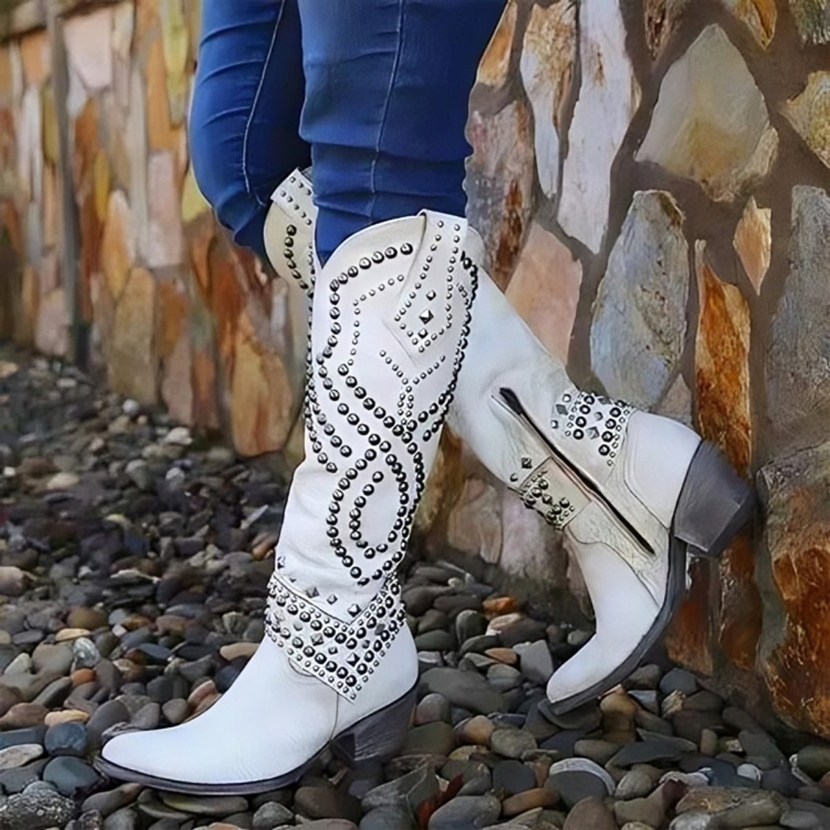 Sophie | Auffällige nietenbesetzte kniehohe Westernstiefel
