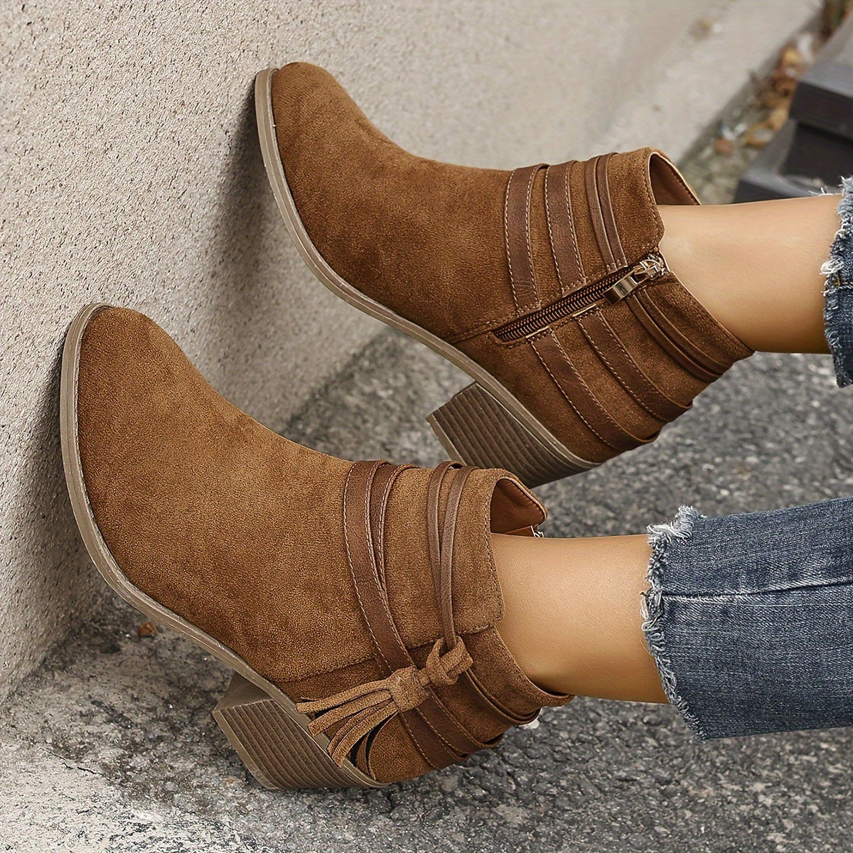 Lena | Charaktervolle Stiefeletten mit Quastenriemen und Blockabsatz