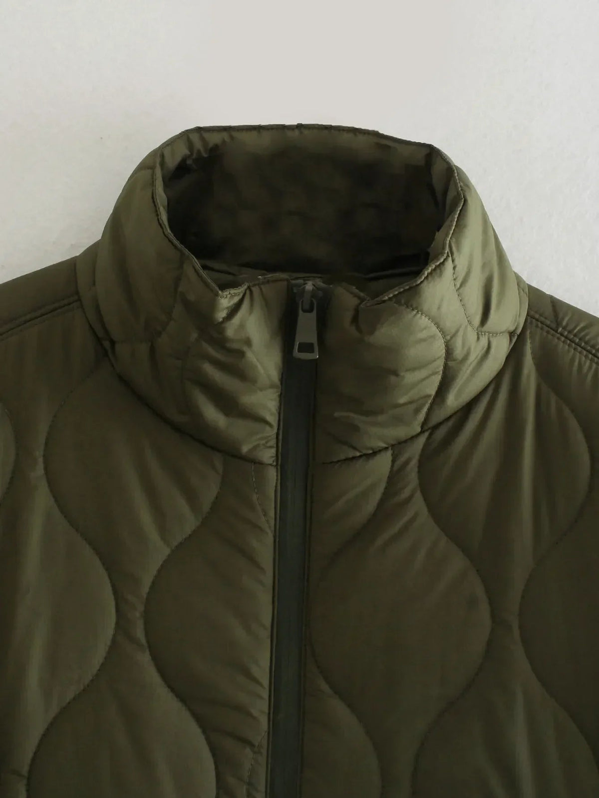 Mila | Warme und moderne Kurzarm Daunenjacke