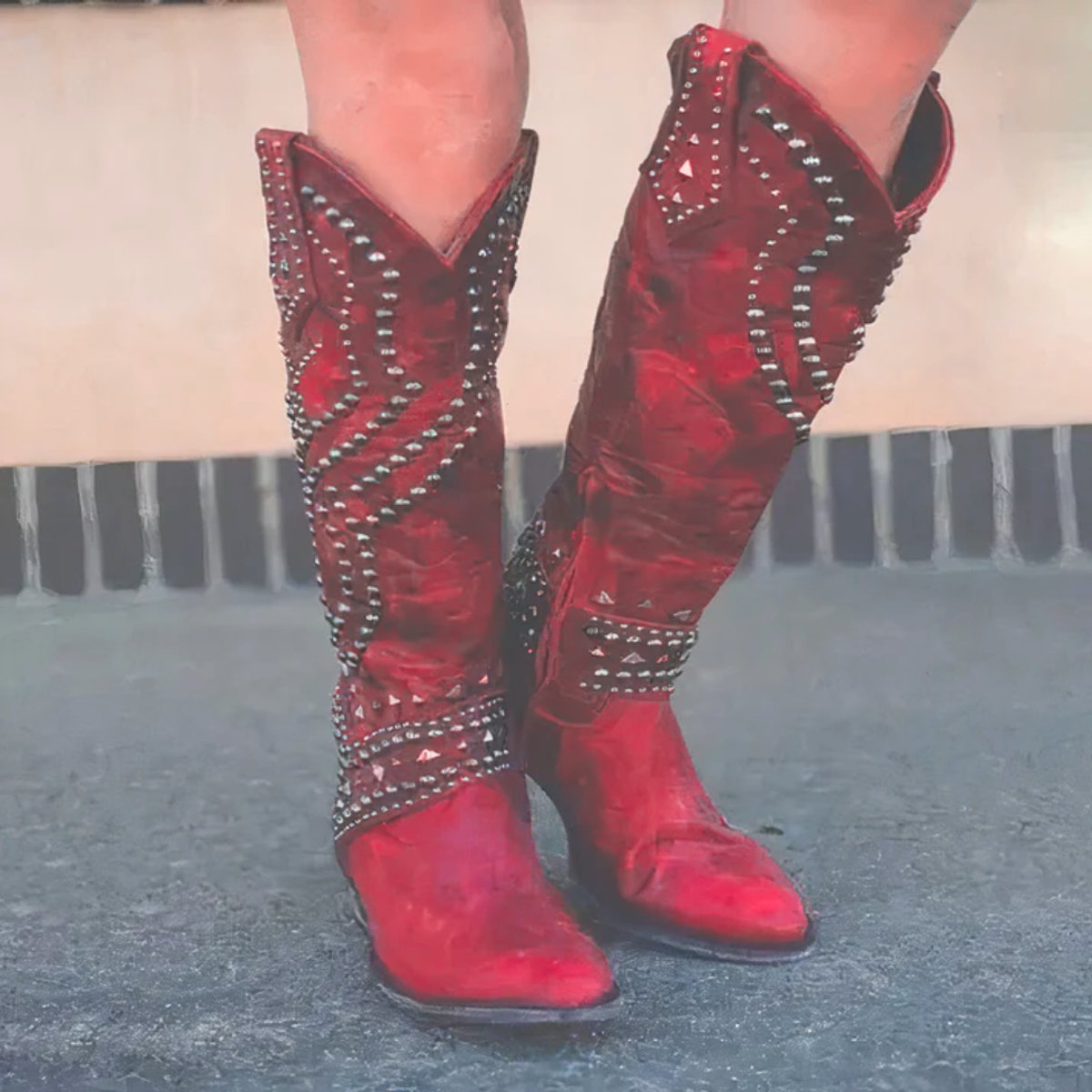 Sophie | Auffällige nietenbesetzte kniehohe Westernstiefel