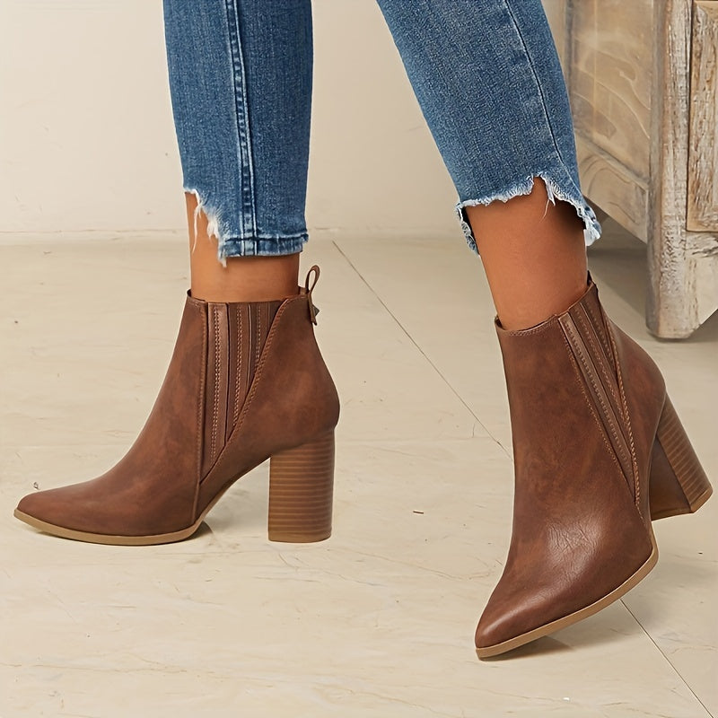 Clara | Moderne Stiefeletten mit Spitze und Blockabsatz