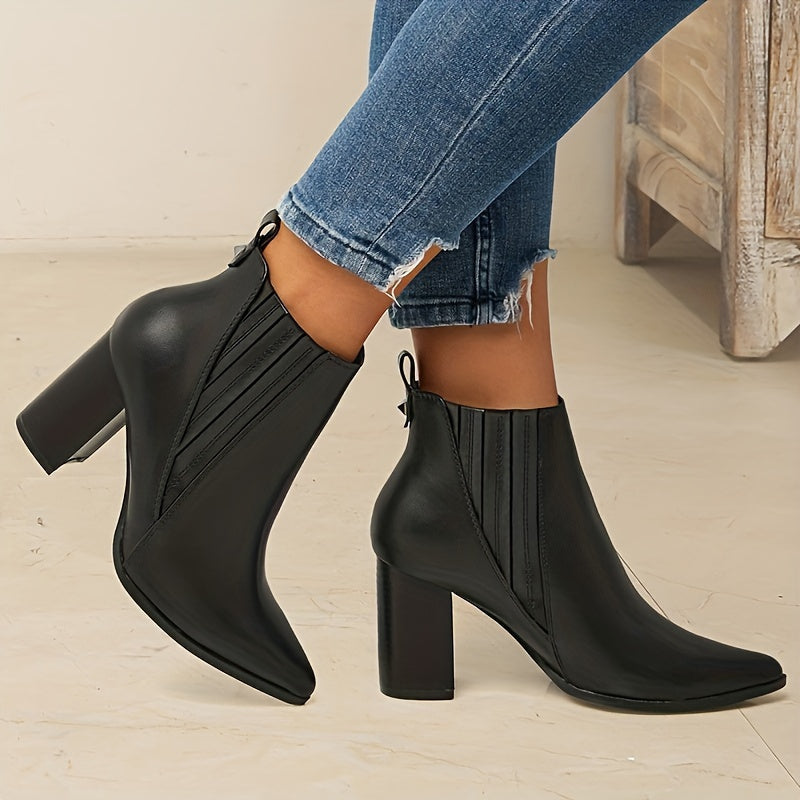 Clara | Moderne Stiefeletten mit Spitze und Blockabsatz