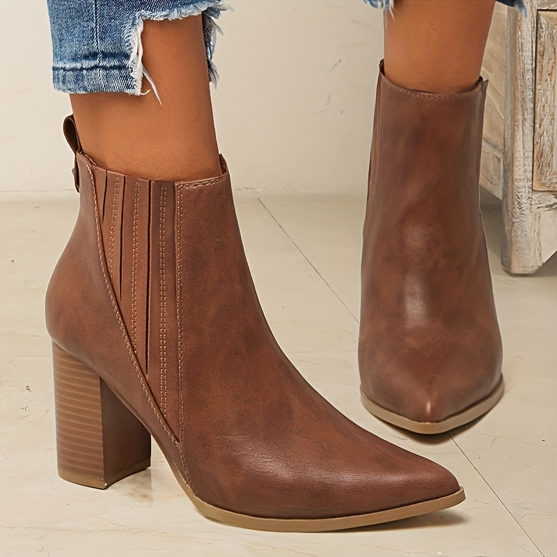 Clara | Moderne Stiefeletten mit Spitze und Blockabsatz