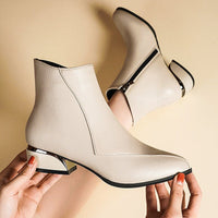 Clara | Elegante und stilvolle Damen-Stiefeletten mit niedrigem Absatz
