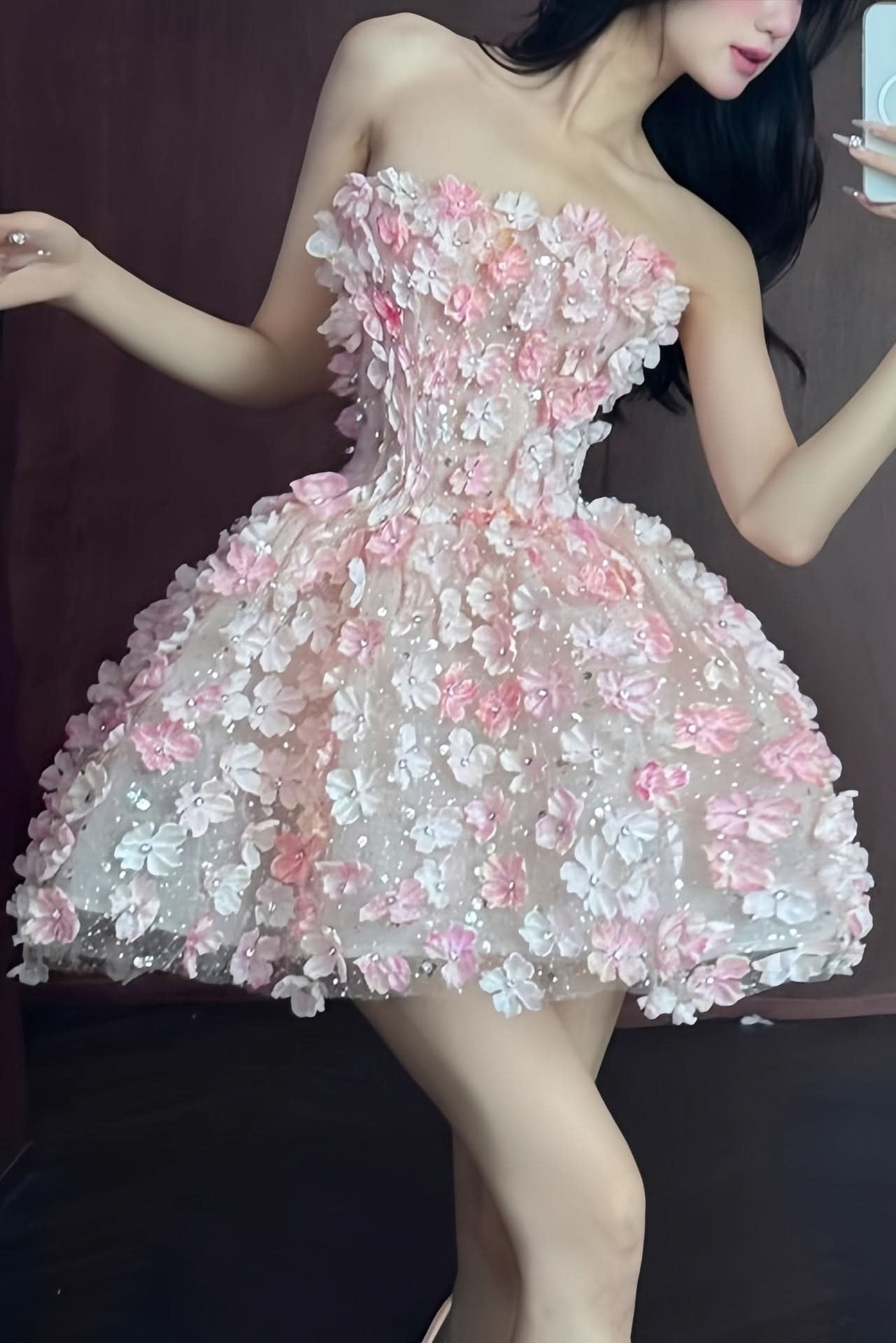 Aurora | Atemberaubendes trägerloses Mini-Cocktailkleid mit Blumenmuster 0