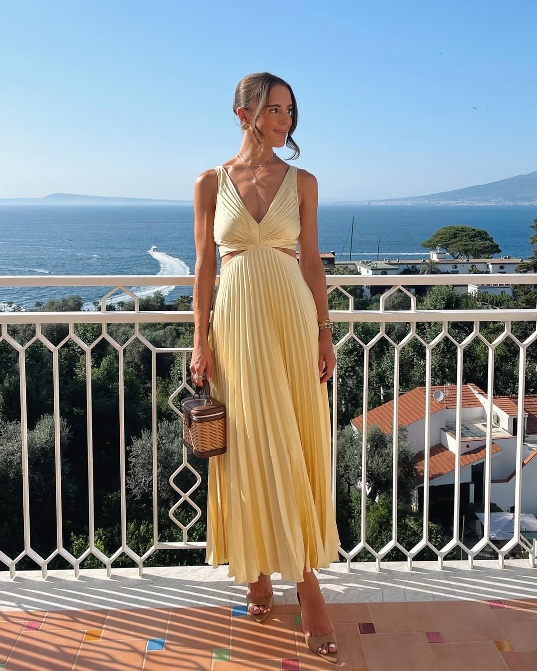 Charlotte | Schickes plissiertes Maxikleid mit Cut-Outs 1