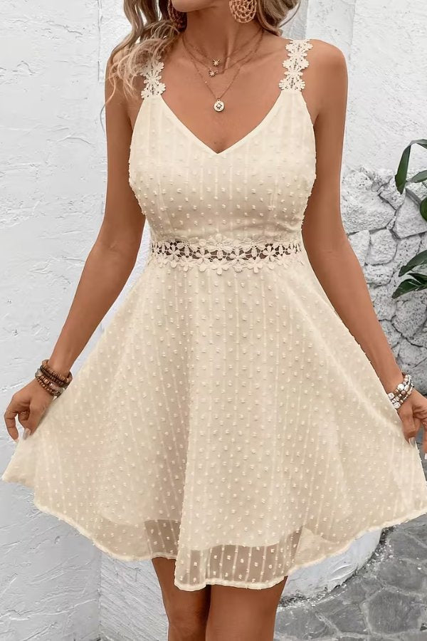 Chloe | Elegantes Minikleid mit floraler Spitze und Spaghettiträgern 2