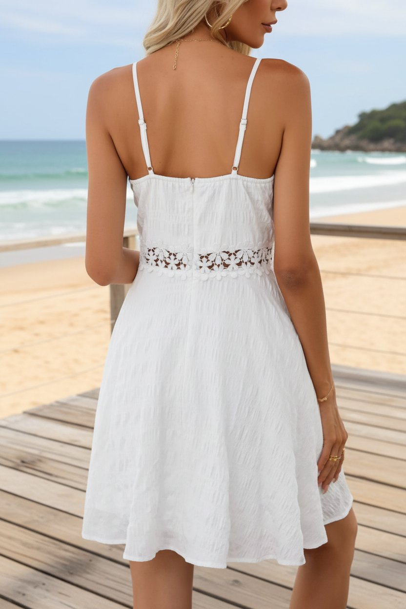 Chloe | Elegantes Minikleid mit floraler Spitze und Spaghettiträgern 4
