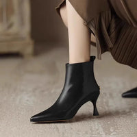 Kathrin | Elegante und  Zeitlose Kitten Heel Stiefel