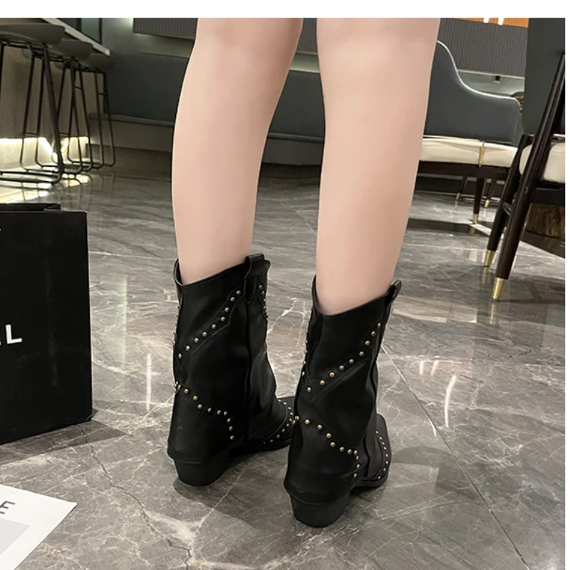 Elena | Auffällige und stylische Westernstiefel mit Nieten 7