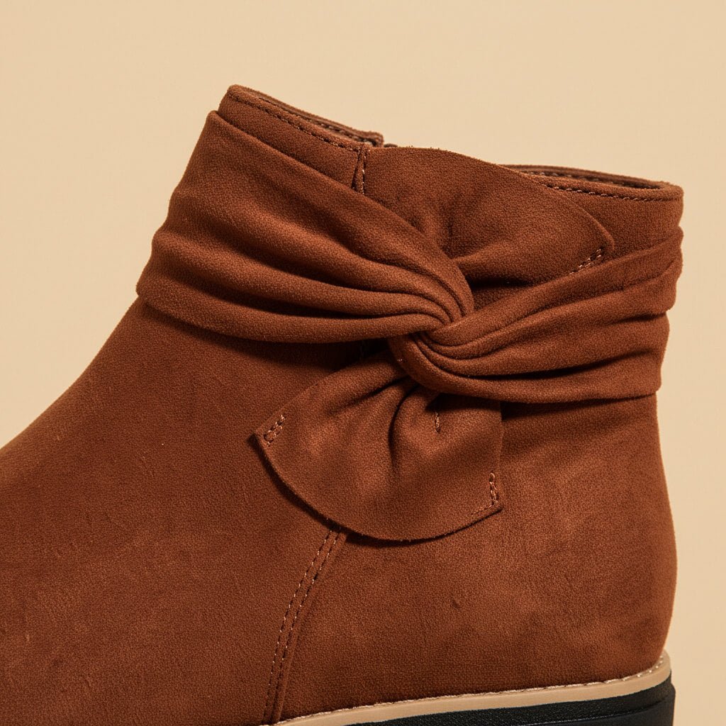 Emma | Schicke und bequeme Wildlederstiefel mit Schleife 6