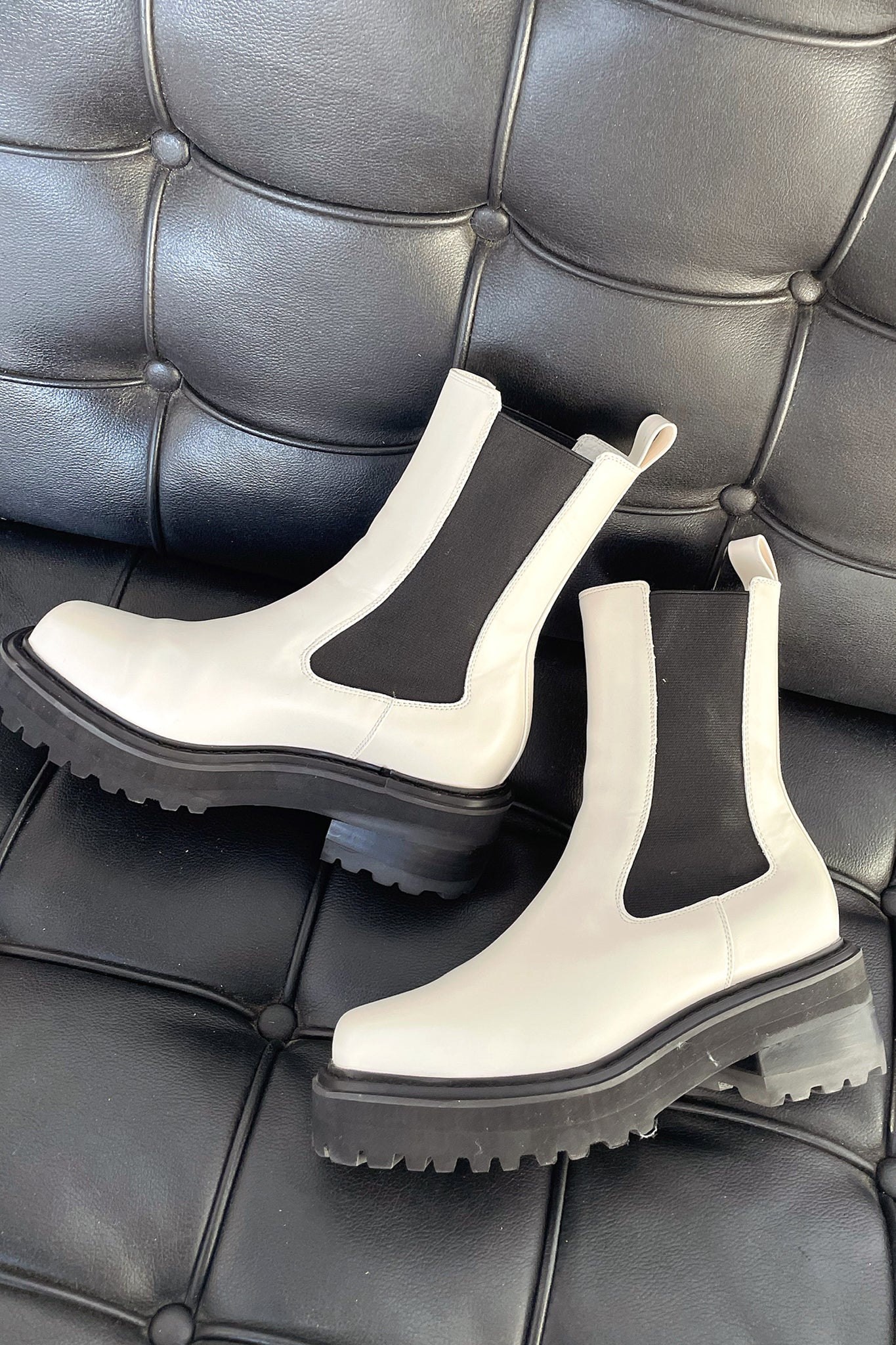 Gemma | Moderne und stylische zweifarbige Stiefeletten 2