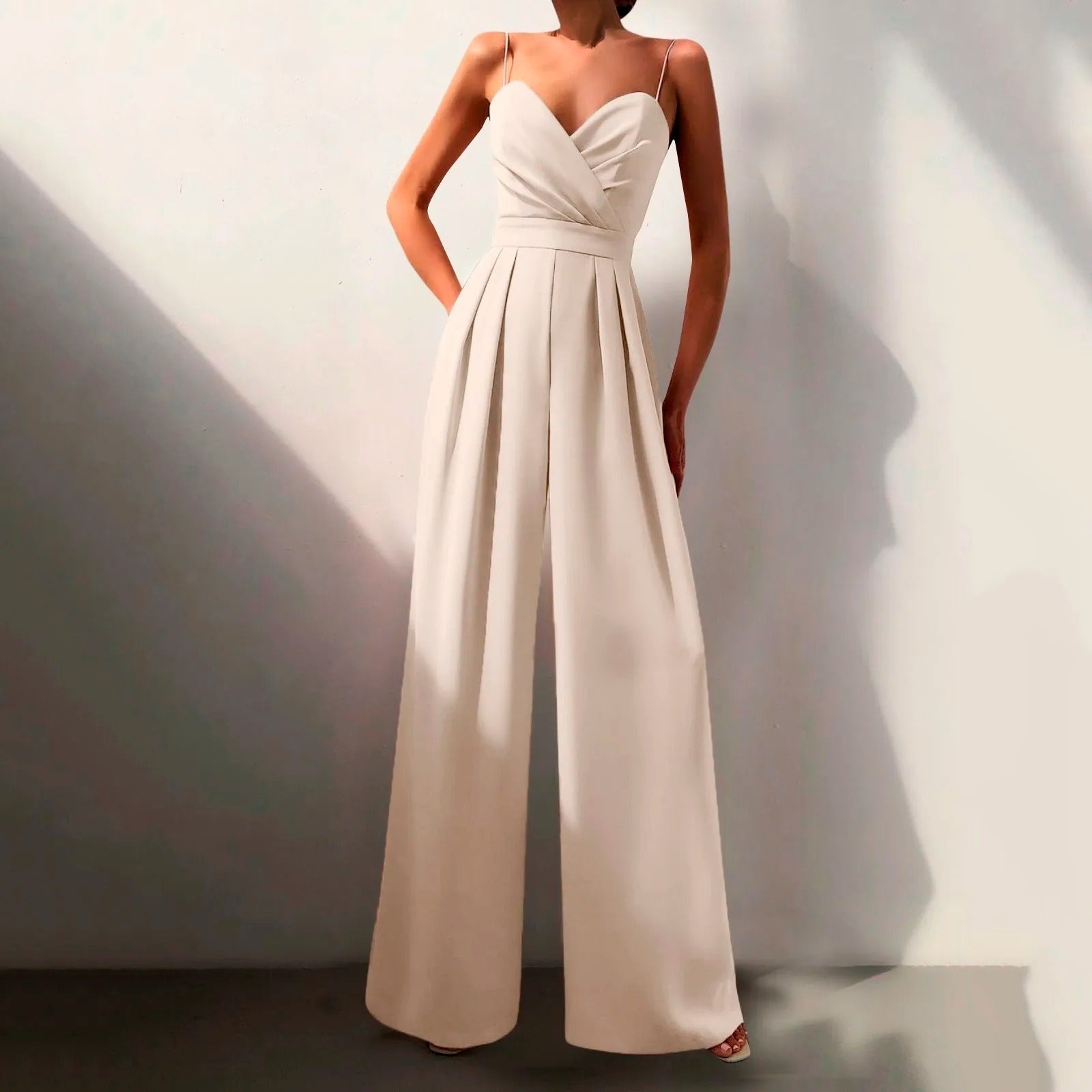 Isabella | Eleganter und schicker Jumpsuit mit weitem Bein und Trägern 4