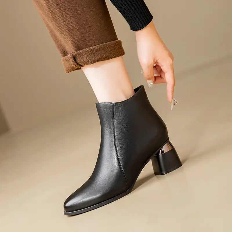 Isla | Zeitlose und elegante Lederstiefel 0
