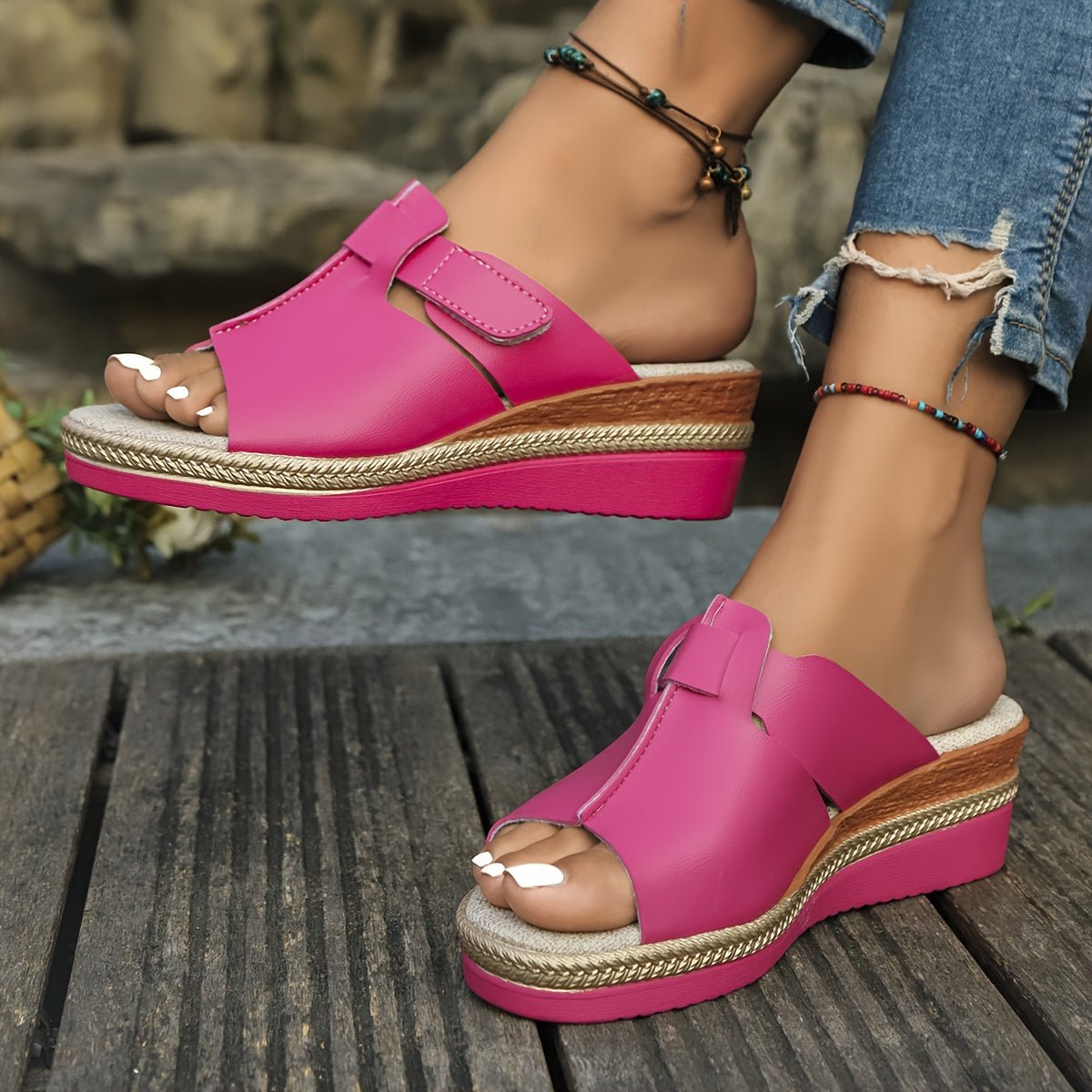 Klein | Bequeme Keilsandalen mit offener Zehenpartie und Plateau 2