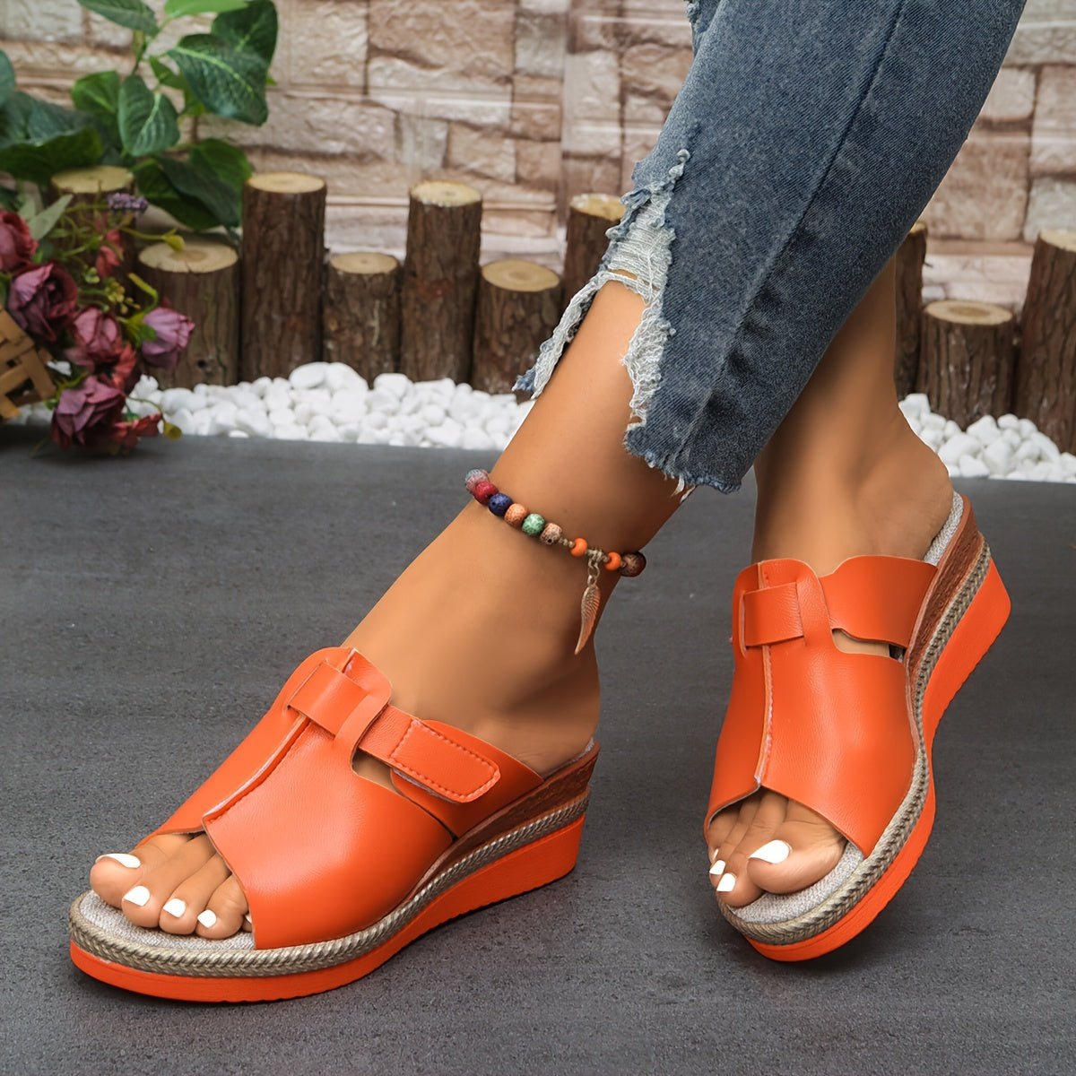 Klein | Bequeme Keilsandalen mit offener Zehenpartie und Plateau 7