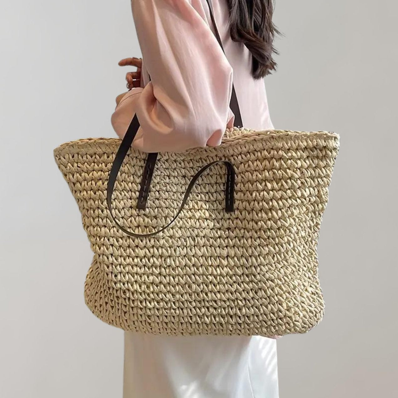 Leonie | Übergroße Schultertasche aus gewebtem Stroh 11