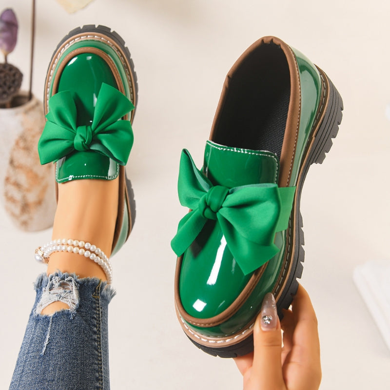 Livia | Glänzende Damen Loafer mit Übergroßer Schleife 0