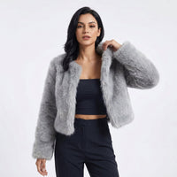 Olivia | Warme und bequeme kurz geschnittene Strickjacke aus Kunstpelz