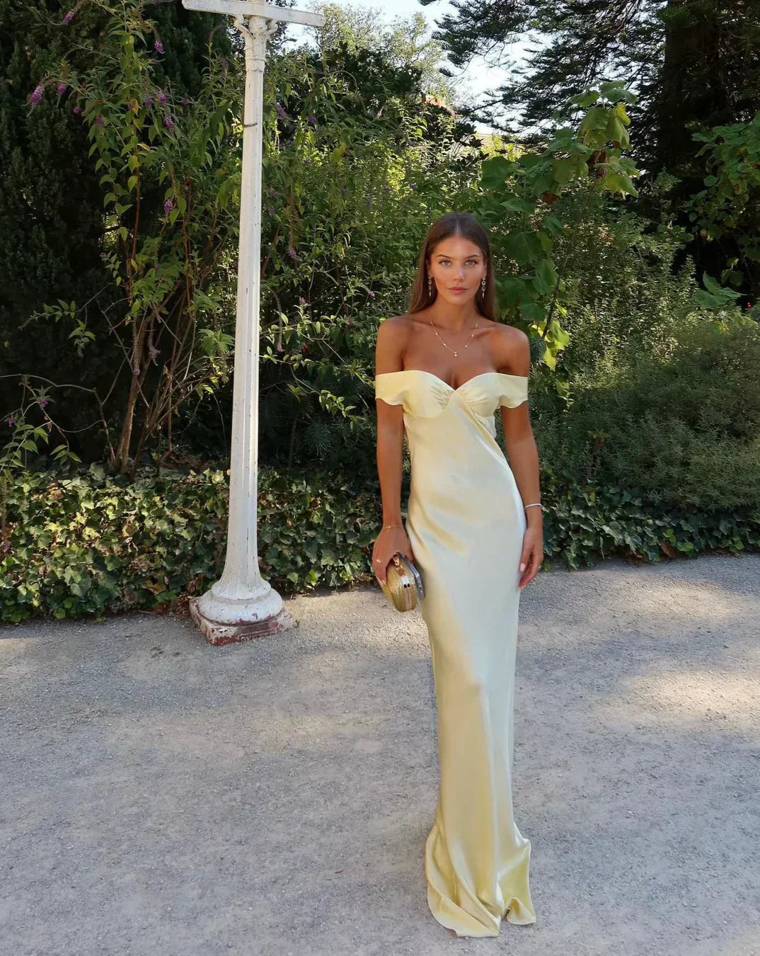 Mira | Hochzeitsgästekleid Satin Elegant Schulterfrei 1