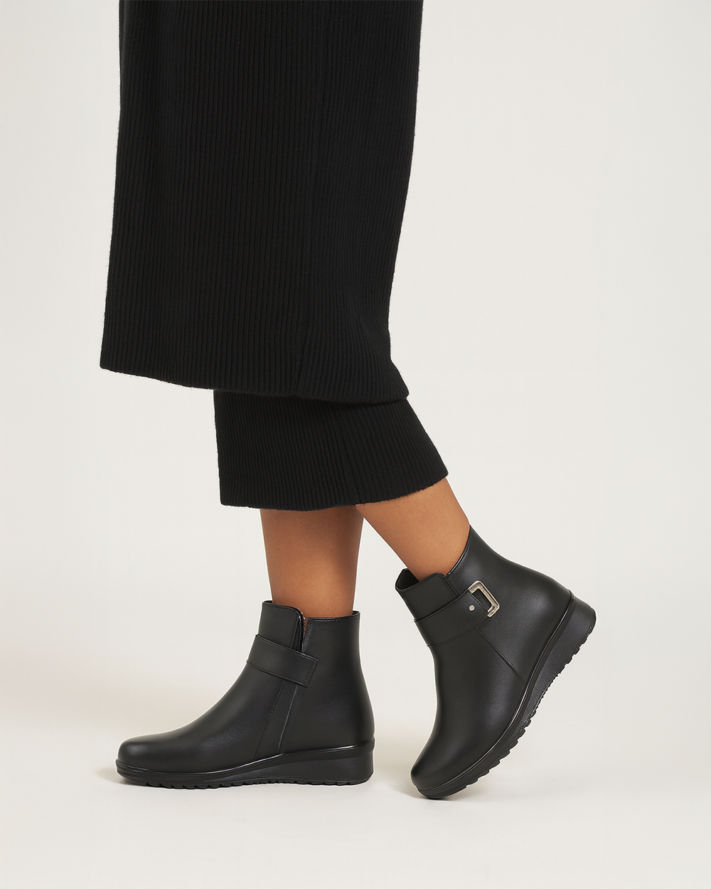 Gefütterte Stiefeletten mit Schnalle