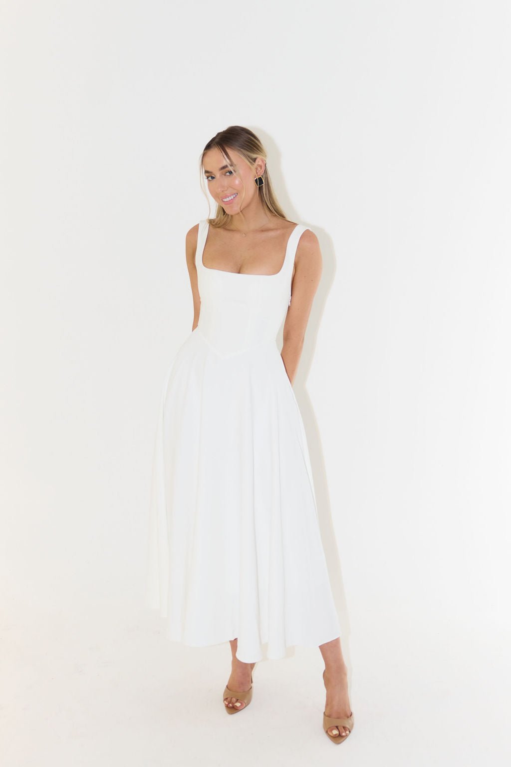 Pavina | Elegantes, Feminines &amp; Bequemes Midikleid mit quadratischem Ausschnitt 0