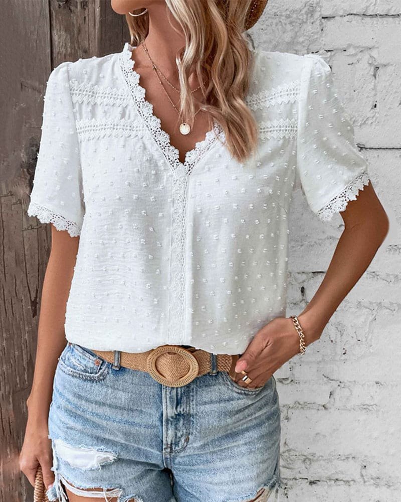 Sandra | Romantische und luftige Boho-Bluse mit Schweizer Pünktchenmuster 1