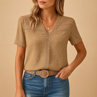 Lucia | Romantische und elegante Bluse mit Swiss Dot Muster