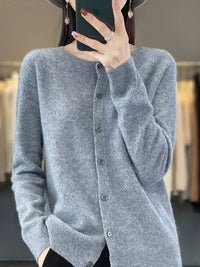 Victoria | Elegante Damen Strickjacke mit Knopfleiste