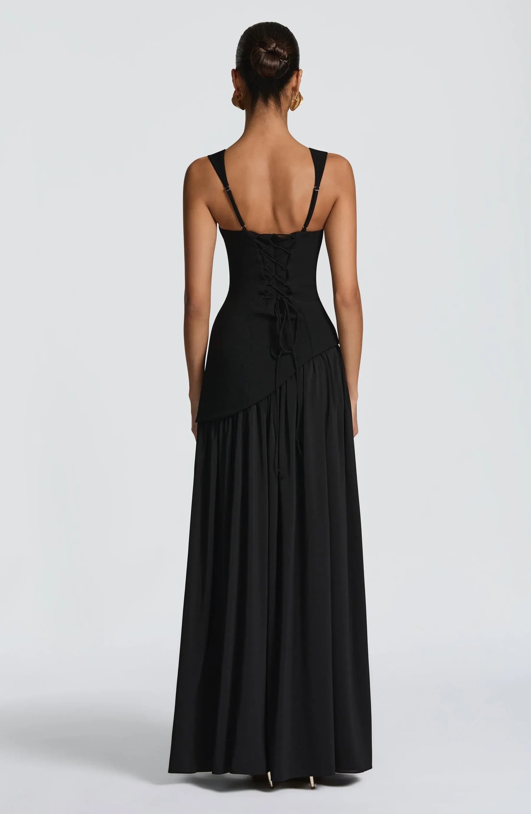 Victoria | Glamouröses Maxikleid mit eckigem Ausschnitt 4