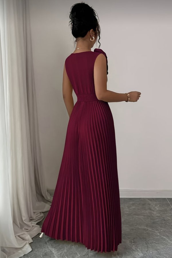 Victoria | Künstlerisch verziertes, plissiertes Abendkleid mit floralen Applikationen 1