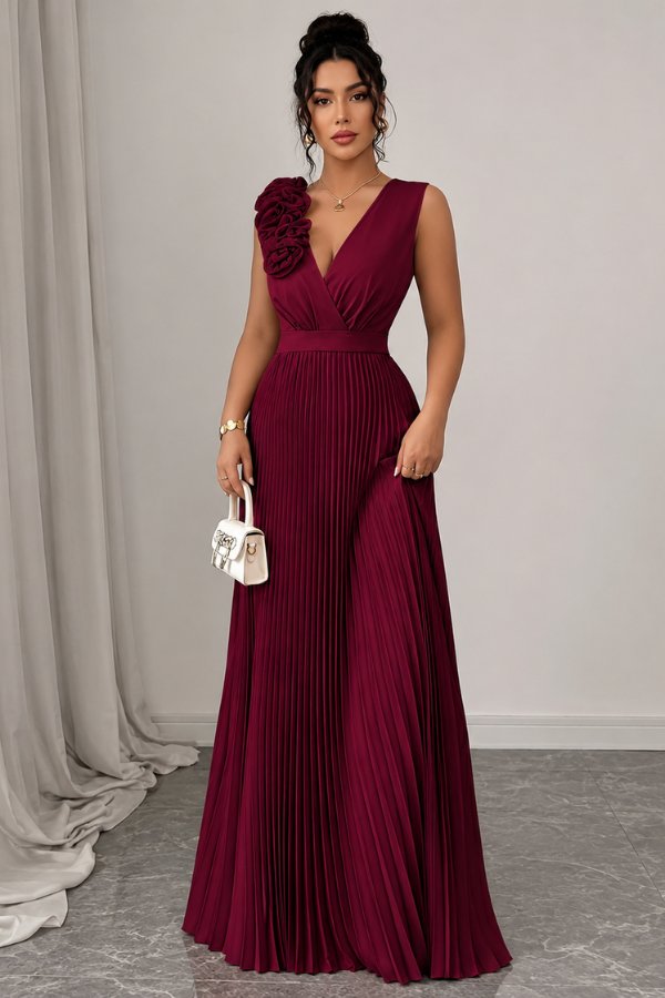 Victoria | Künstlerisch verziertes, plissiertes Abendkleid mit floralen Applikationen 2