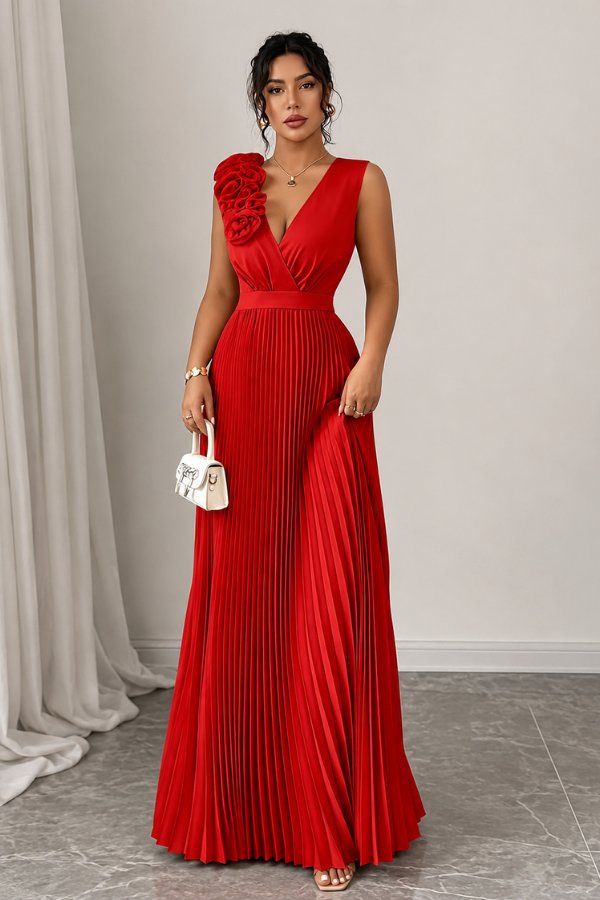 Victoria | Künstlerisch verziertes, plissiertes Abendkleid mit floralen Applikationen 3