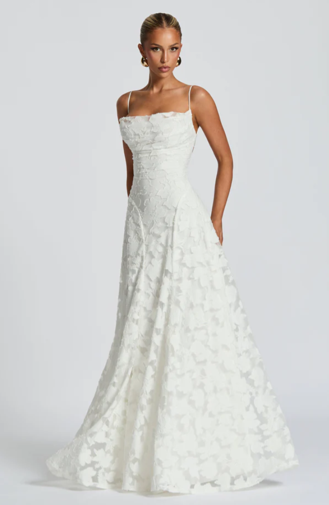 Zelira | Elegantes Maxikleid Festlich mit Spitzen-Details 4