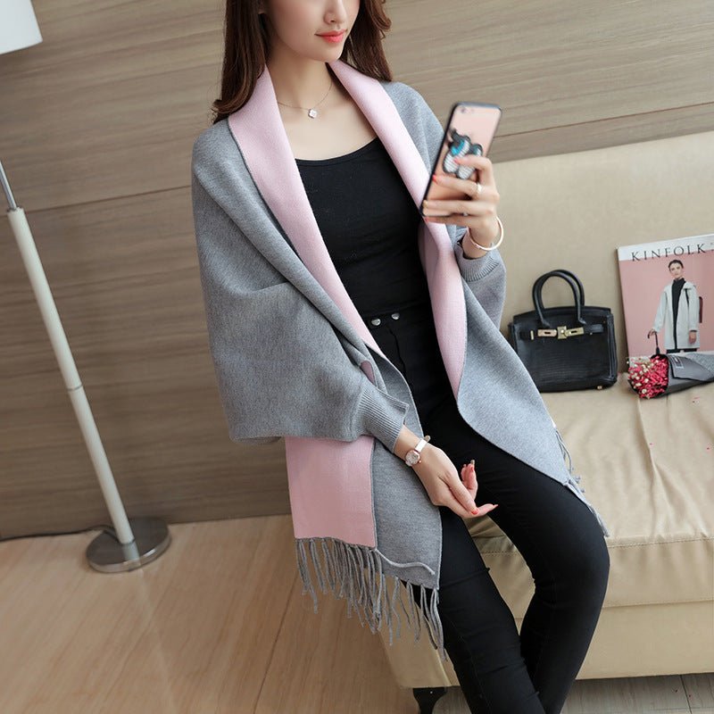 WW | Elegant Scarf with Fringe and Contrasting Colors