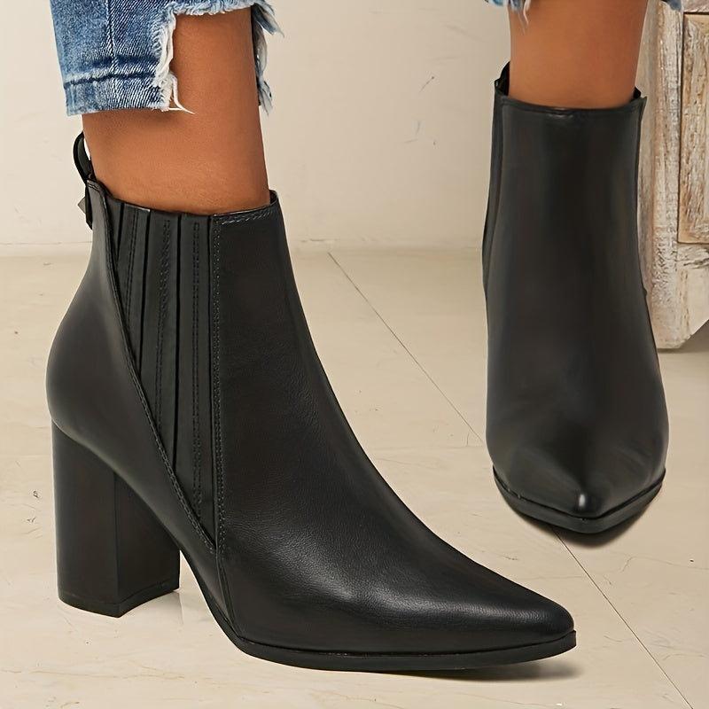 Clara | Moderne Stiefeletten mit Spitze und Blockabsatz
