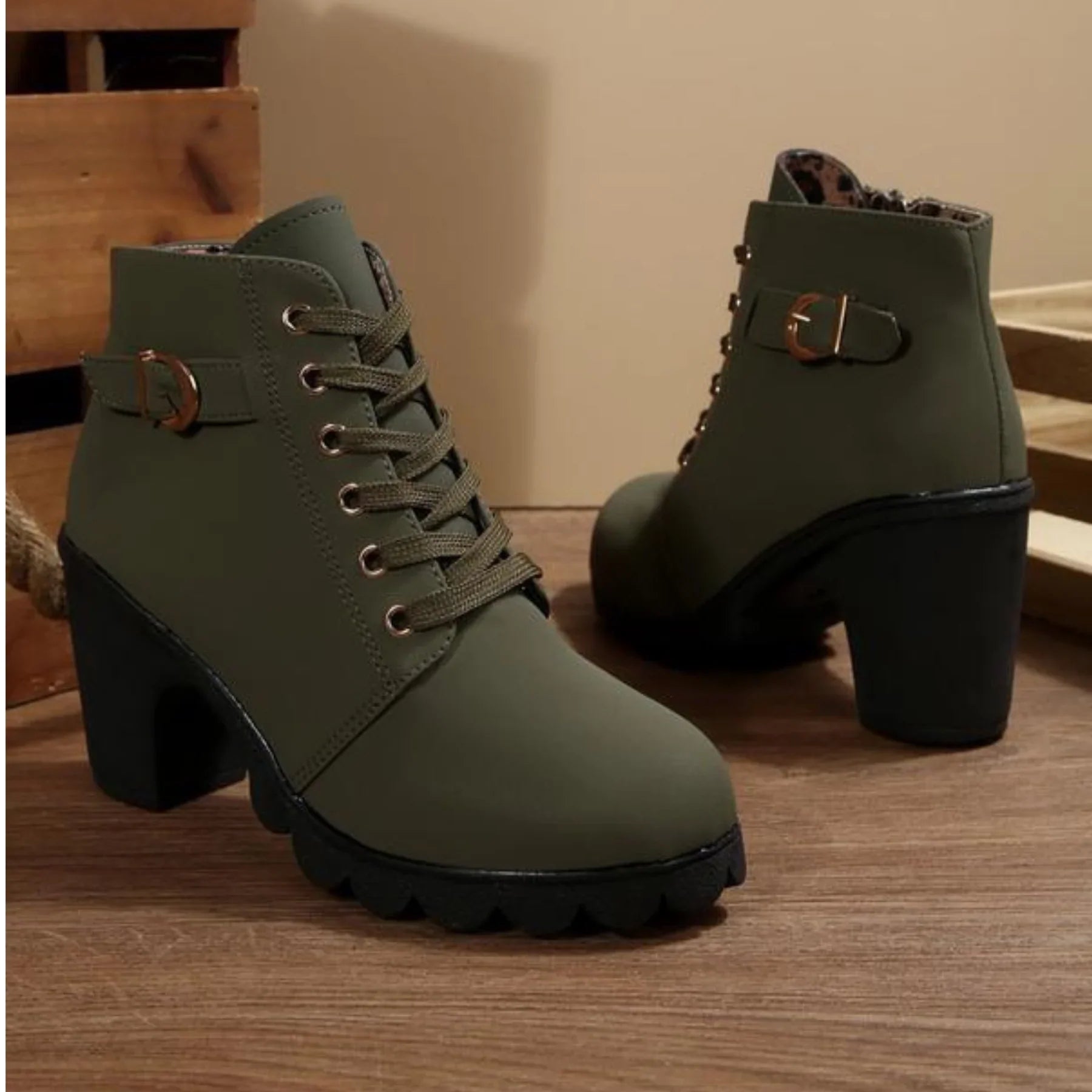 Claudia | Moderne Schnür Blockabsatz Stiefeletten mit Profilsohle