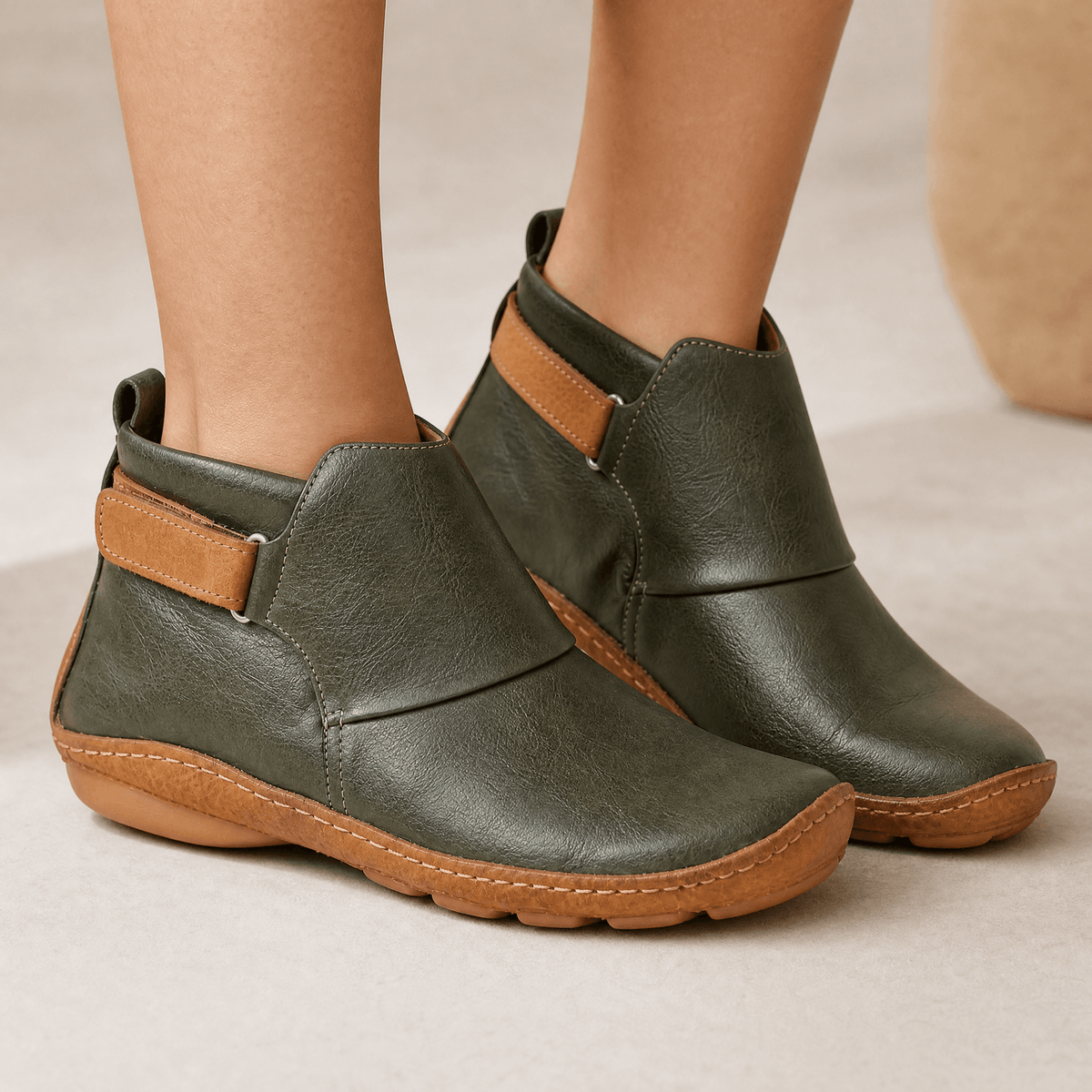 Solena | Ankle Boots für empfindliche Füße – Verstellbarer Klettverschluss