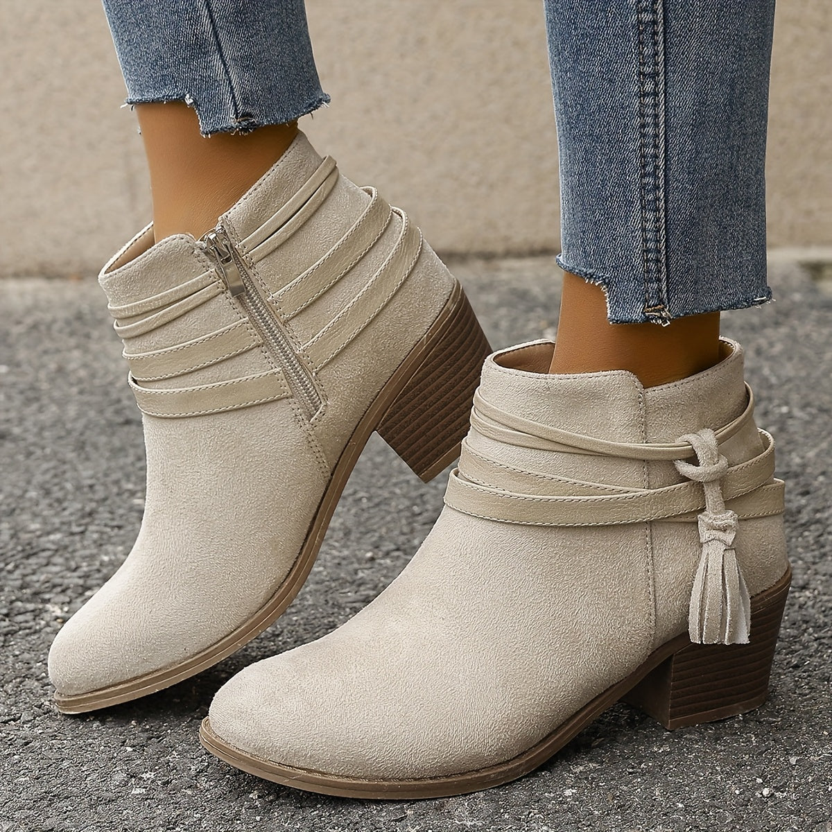 Lena | Charaktervolle Stiefeletten mit Quastenriemen und Blockabsatz