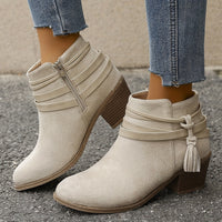 Lena | Charaktervolle Stiefeletten mit Quastenriemen und Blockabsatz