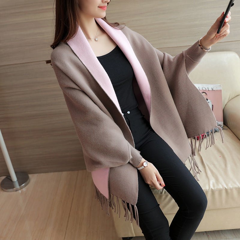 WW | Elegant Scarf with Fringe and Contrasting Colors