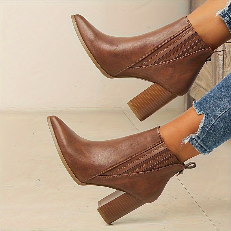 Clara | Moderne Stiefeletten mit Spitze und Blockabsatz