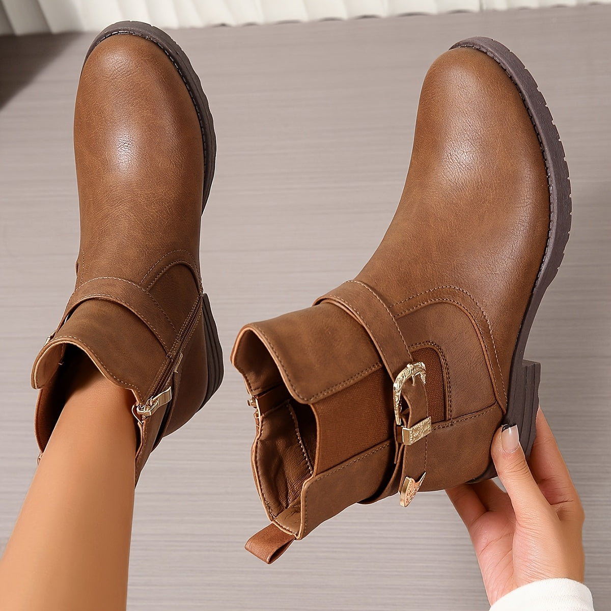 Emily | Stilvoll Western inspirierte Stiefeletten mit Schnallendetail
