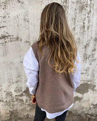 Helena | Klassische und Vielseitige Strickweste