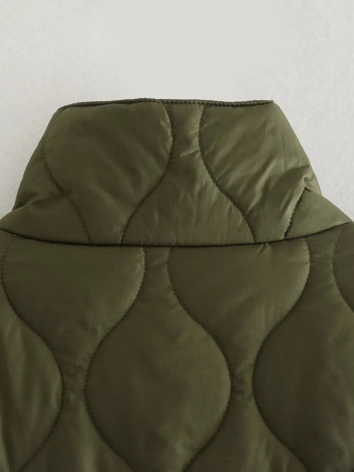 Mila | Warme und moderne Kurzarm Daunenjacke