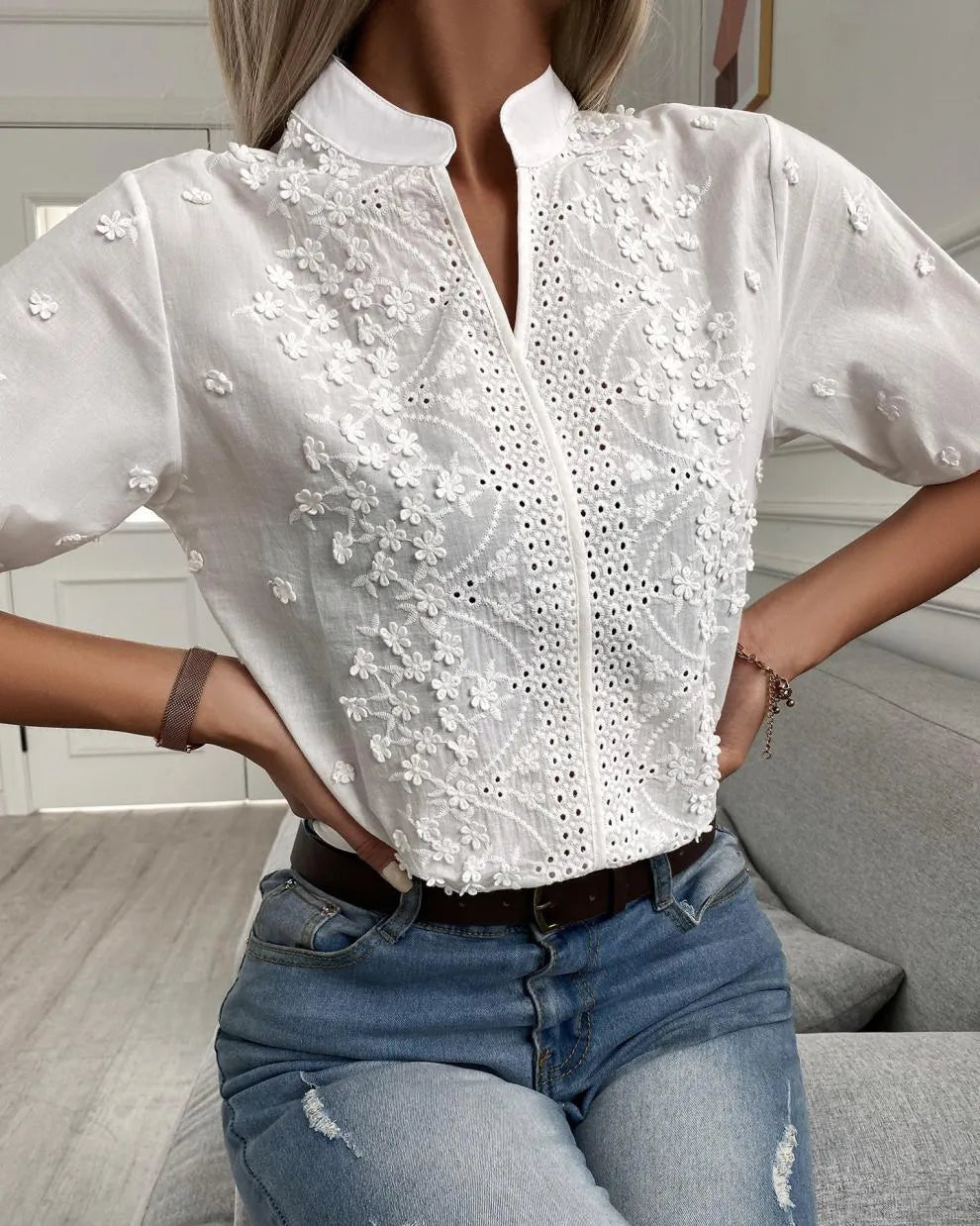 Malia | Romantische Spitzenbluse mit floralen Akzenten
